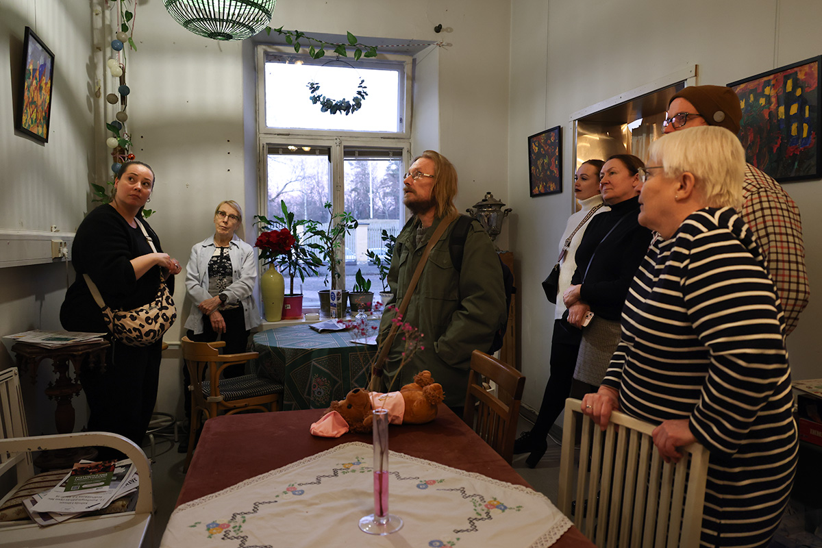 Kuvassa on Kahvila lähteen galleria